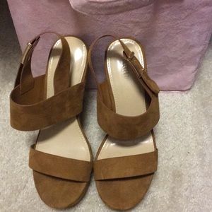 Size 6 wedges tan